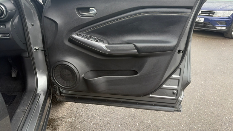 Nissan Juke 1.0 DiG-T 114 N-Connecta 5dr DCT Petrol Hatchback